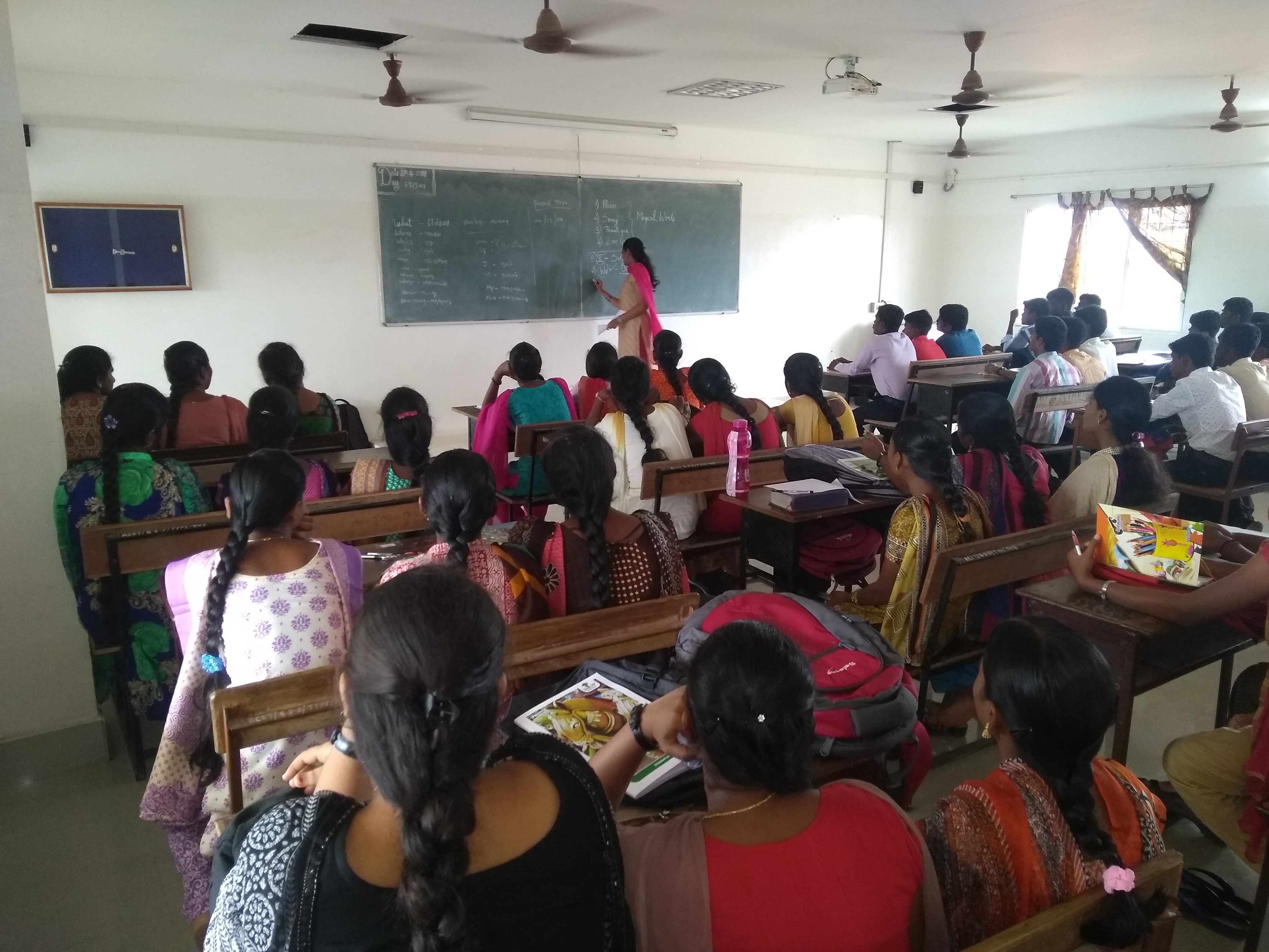 STUDENTS_COLLEGE_VISIT